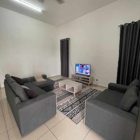 Bungalow Homestay Jasin Perdana Esterno foto