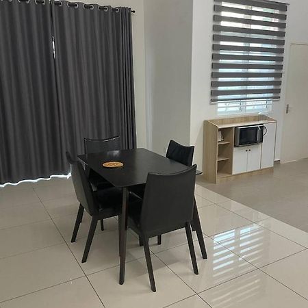 Bungalow Homestay Jasin Perdana Esterno foto