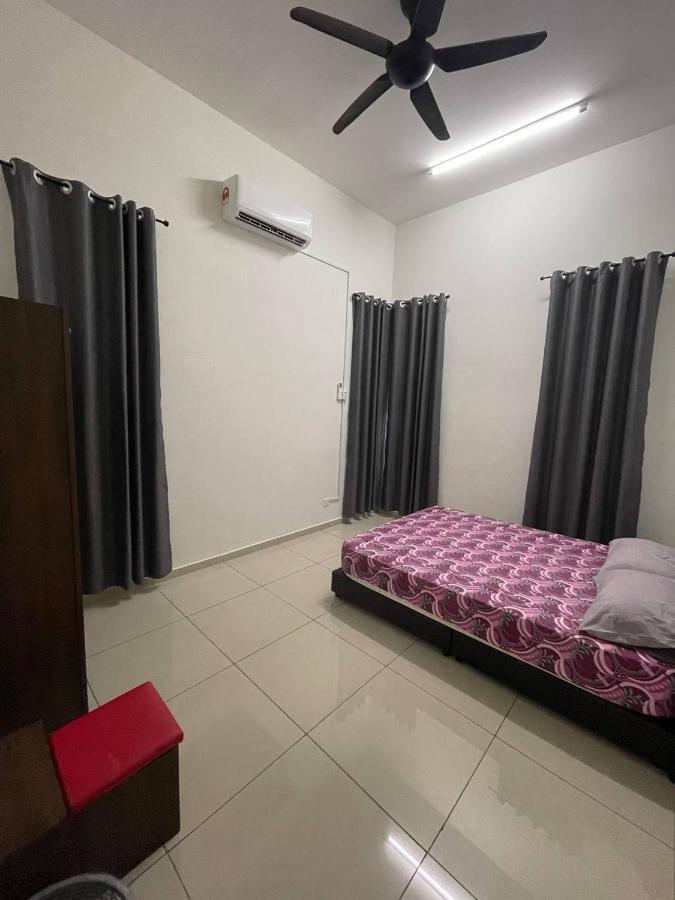 Bungalow Homestay Jasin Perdana Esterno foto