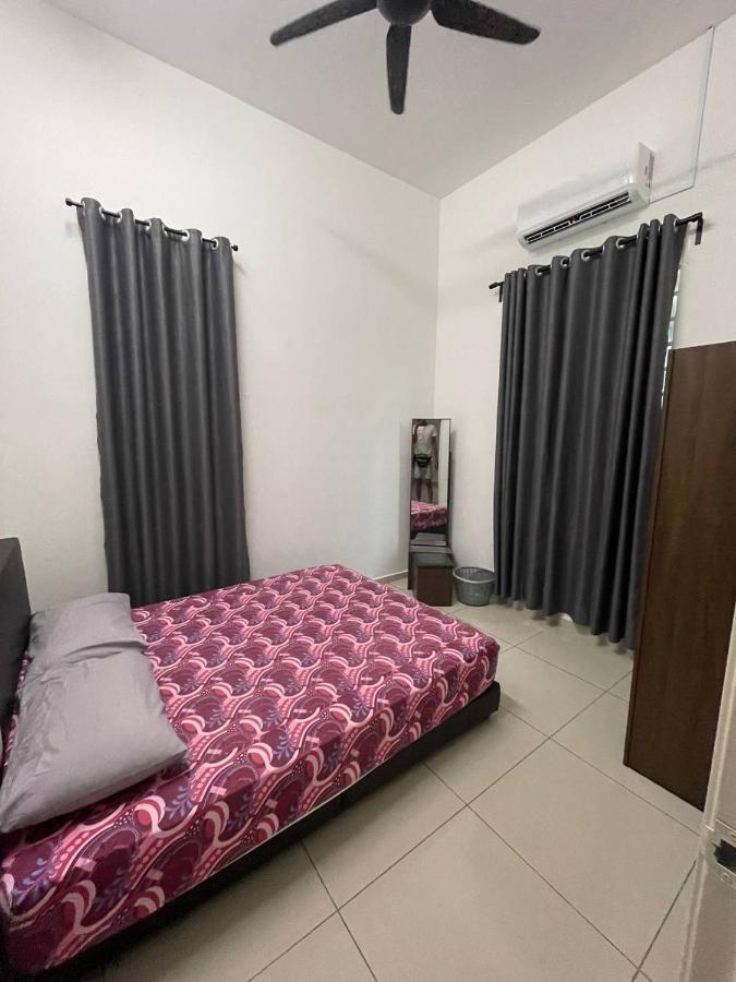Bungalow Homestay Jasin Perdana Esterno foto