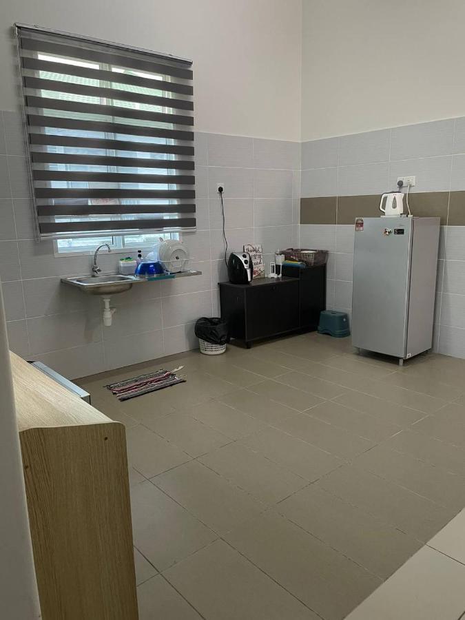 Bungalow Homestay Jasin Perdana Esterno foto