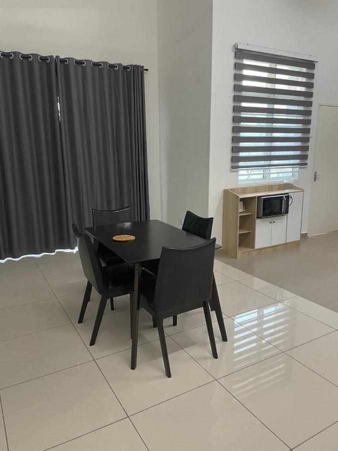 Bungalow Homestay Jasin Perdana Esterno foto